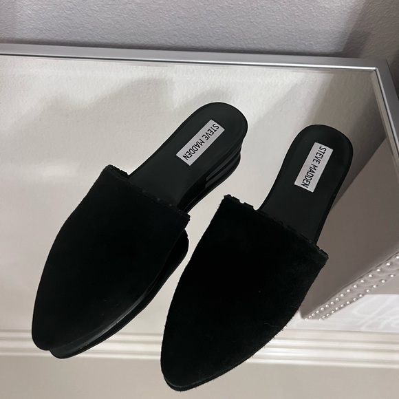 Steve Madden suede mules flats . Size 7.5 - Picture 8 of 9
